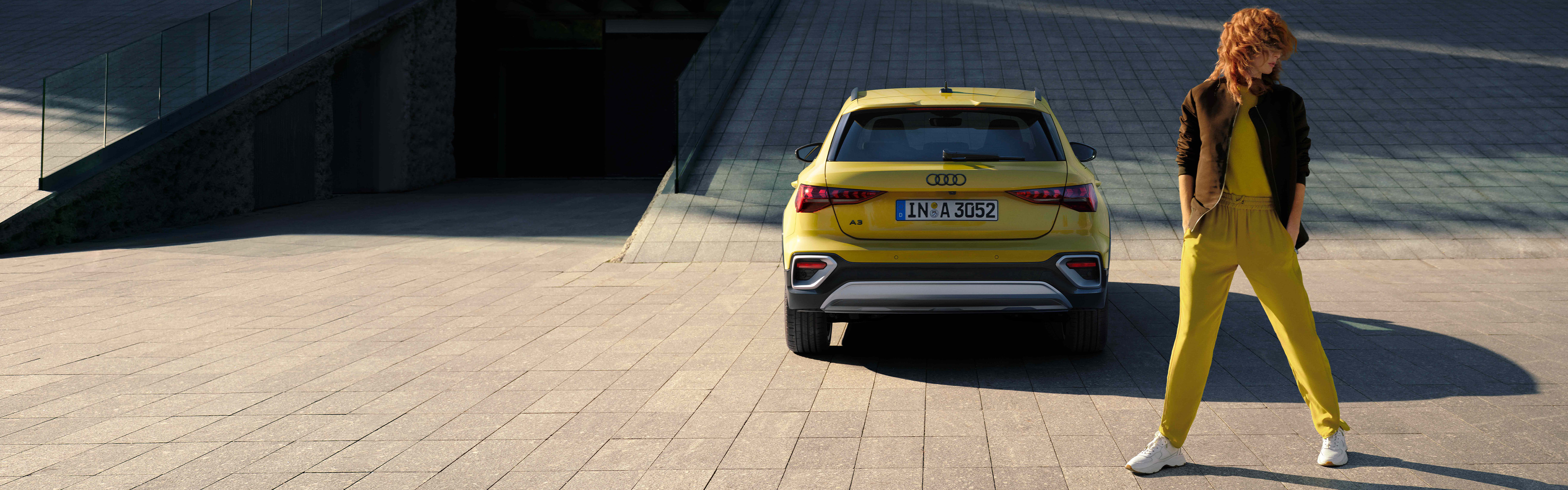 Audi A3 allstreet in gelb von hinten