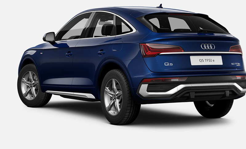 Audi Q5 Sportback TFSI e seitliche Heckansicht 