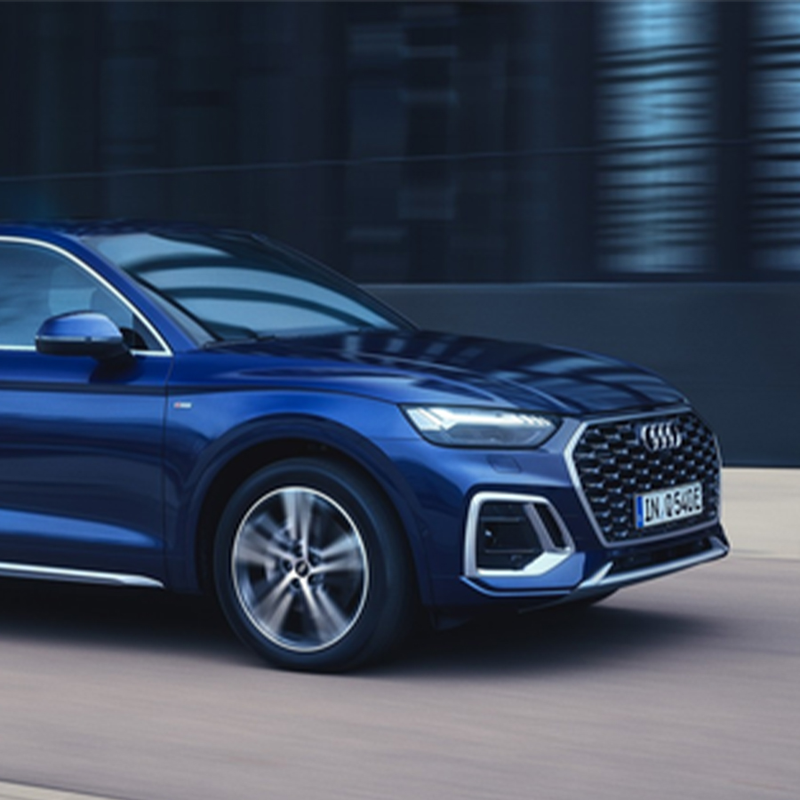 Audi Q5 Sportback TFSI e Frontansicht Fahrtaufnahme 