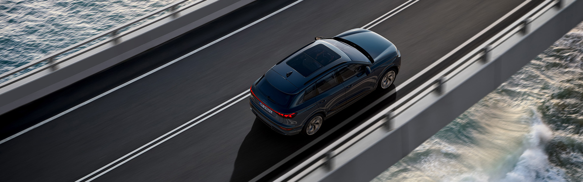 Audi Q6 SUV e-tron Fahrtaufnahme von oben 