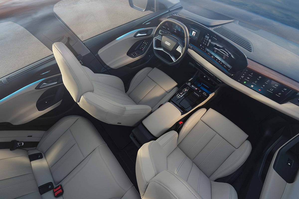 Audi SQ8 SUV e-tron innen von oben 