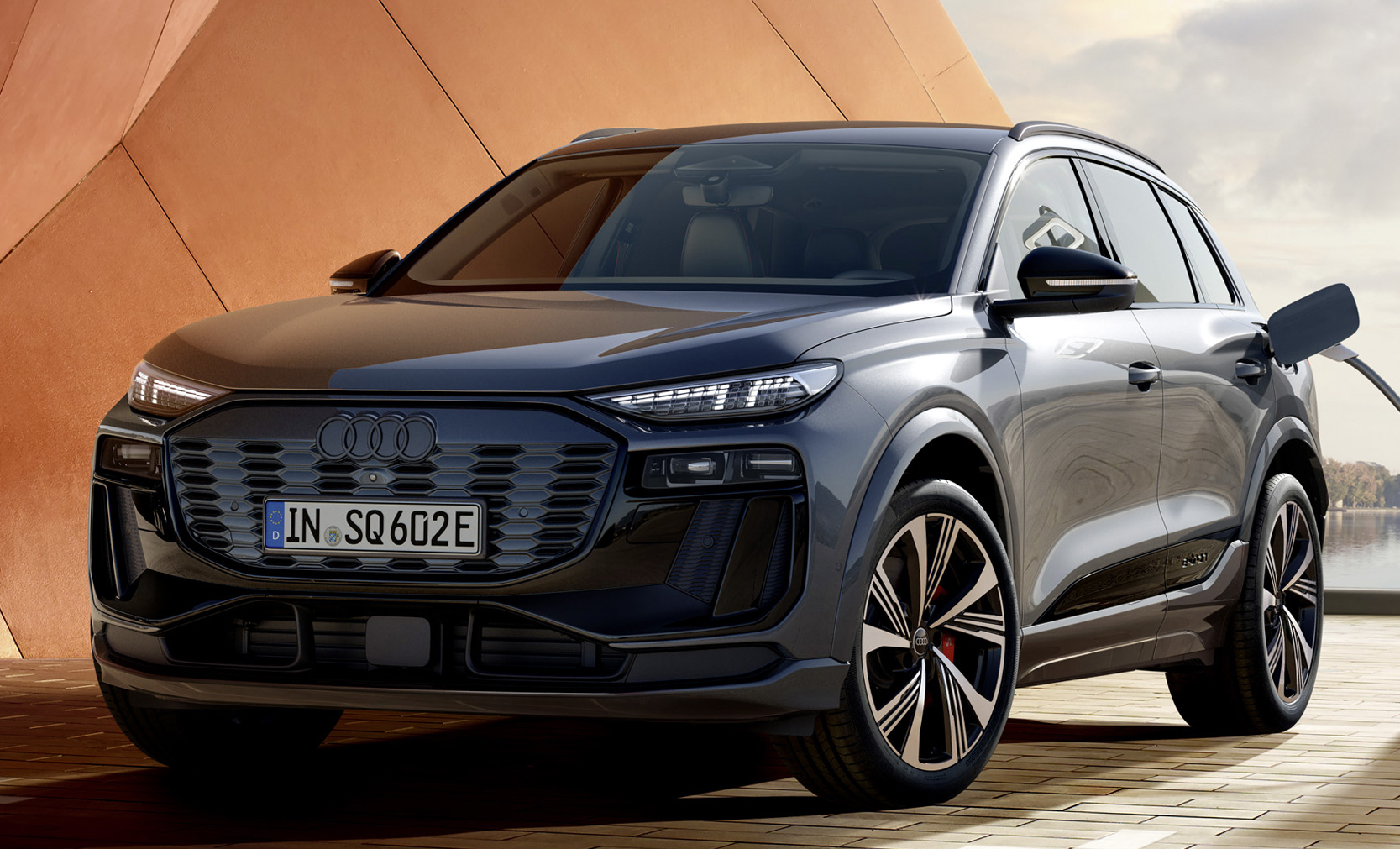 Audi SQ6 SUV e-tron stehend Front 