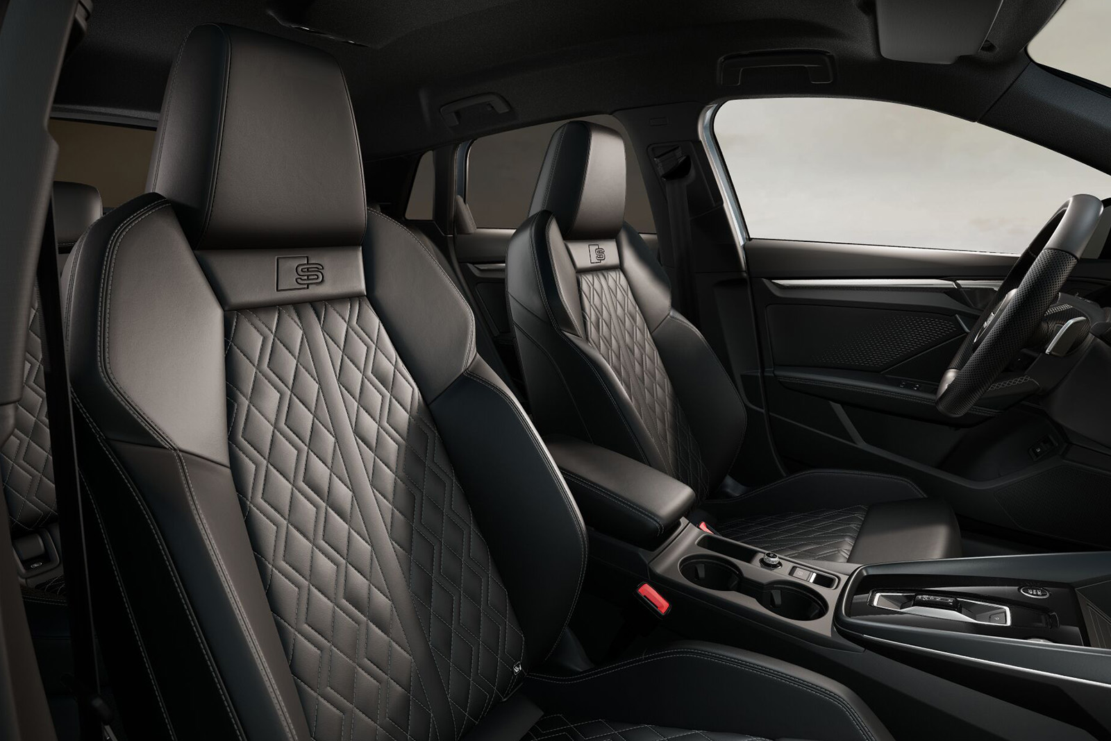 Innenraumansicht eines Audi A3 allstreet TFSI e mit Blick auf die Vordersitze S-Sportsitze