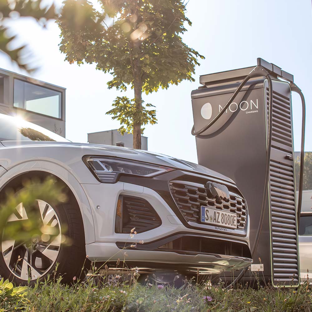 &Ouml;ffentliche Lades&auml;ule im Audi Zentrum Stuttgart