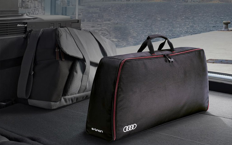 Audi Stuttgart Aufbewahrungstasche Ladekabel