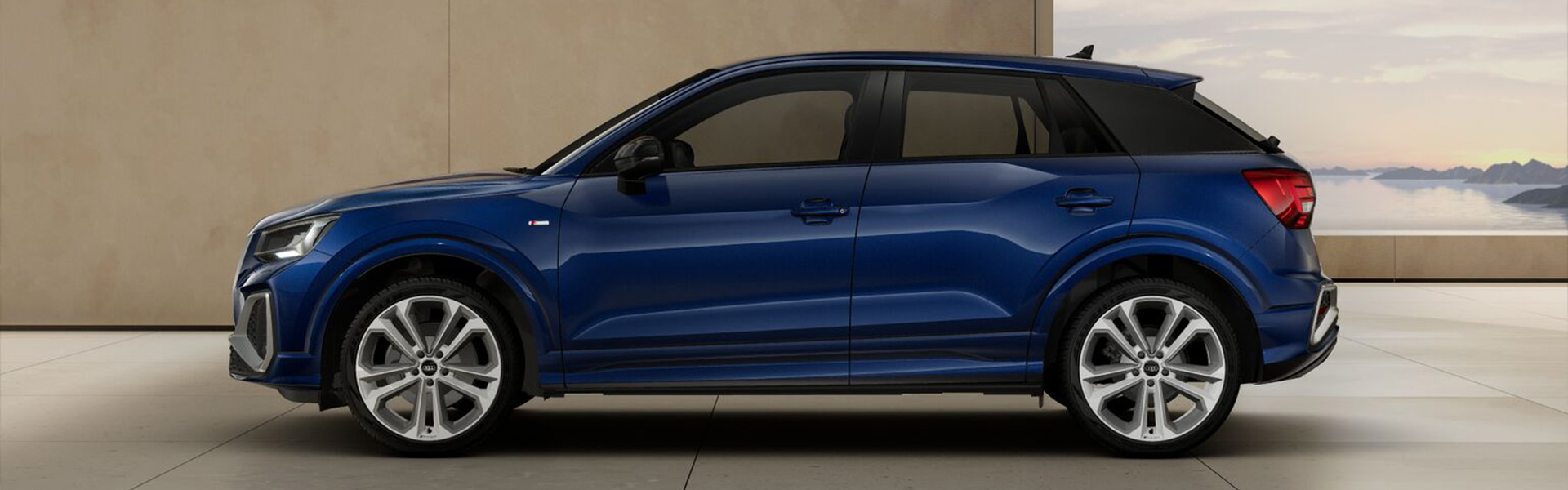 Audi Q2 in Navarrablau Metallic in der Seitenansicht