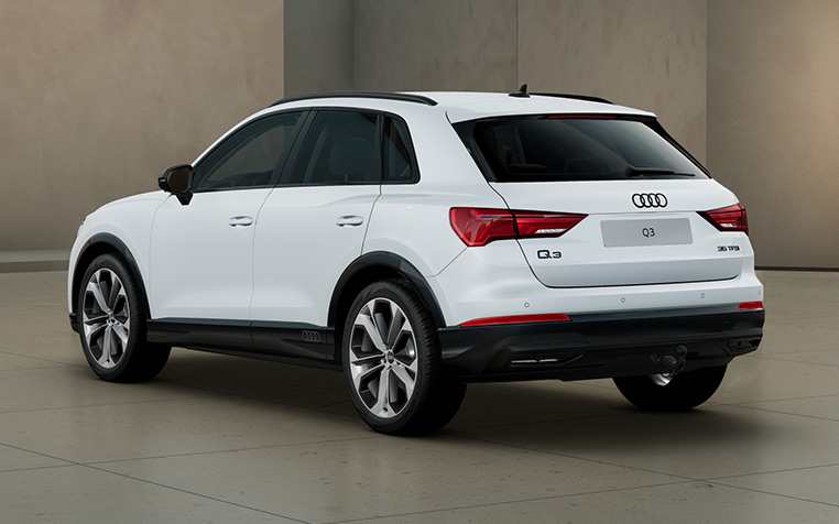Wei&szlig;er Audi Q3 seitliche Heckansicht 