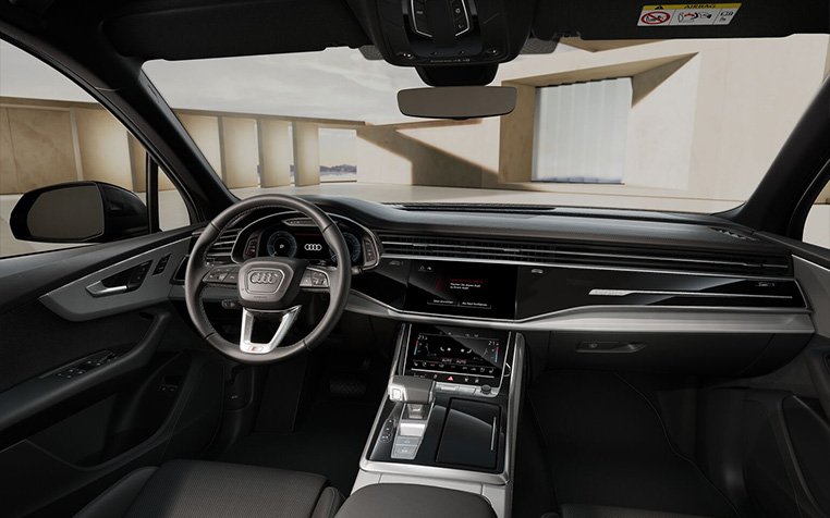 Innenraum des Audi Q7 SUV Mythosschwarz Metallic. 