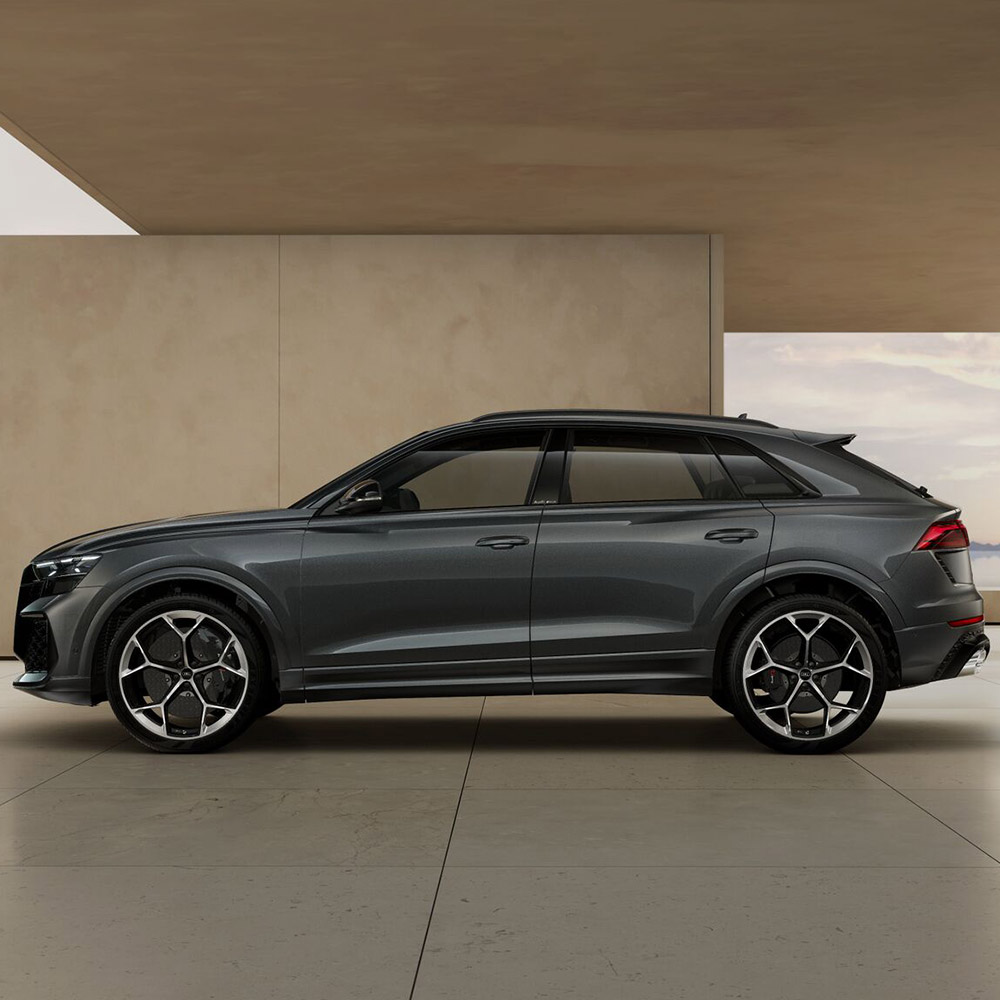Ein Audi RS Q8 performance in Daytonagrau Perleffekt. 
