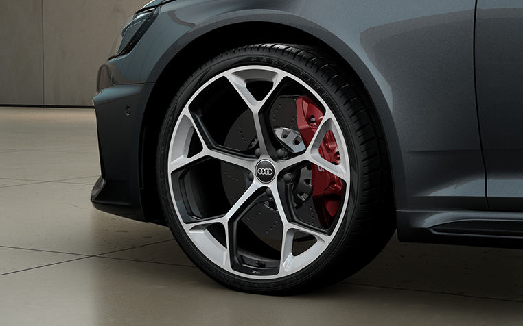 Audi RS 4 Avant Felge mit roten Bremss&auml;tteln