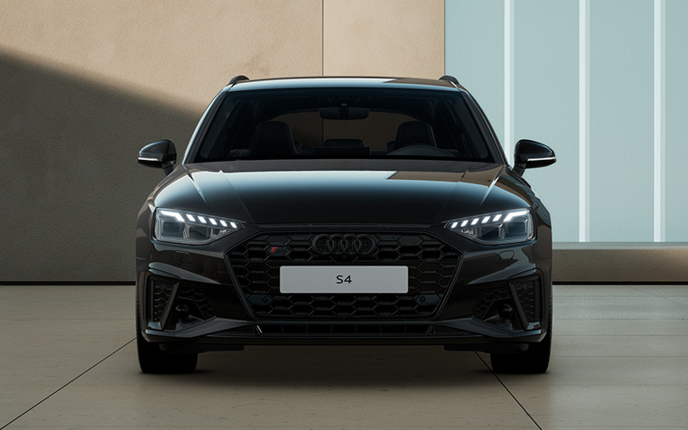 Schwarzer Audi S4 Avant Frontansicht 
