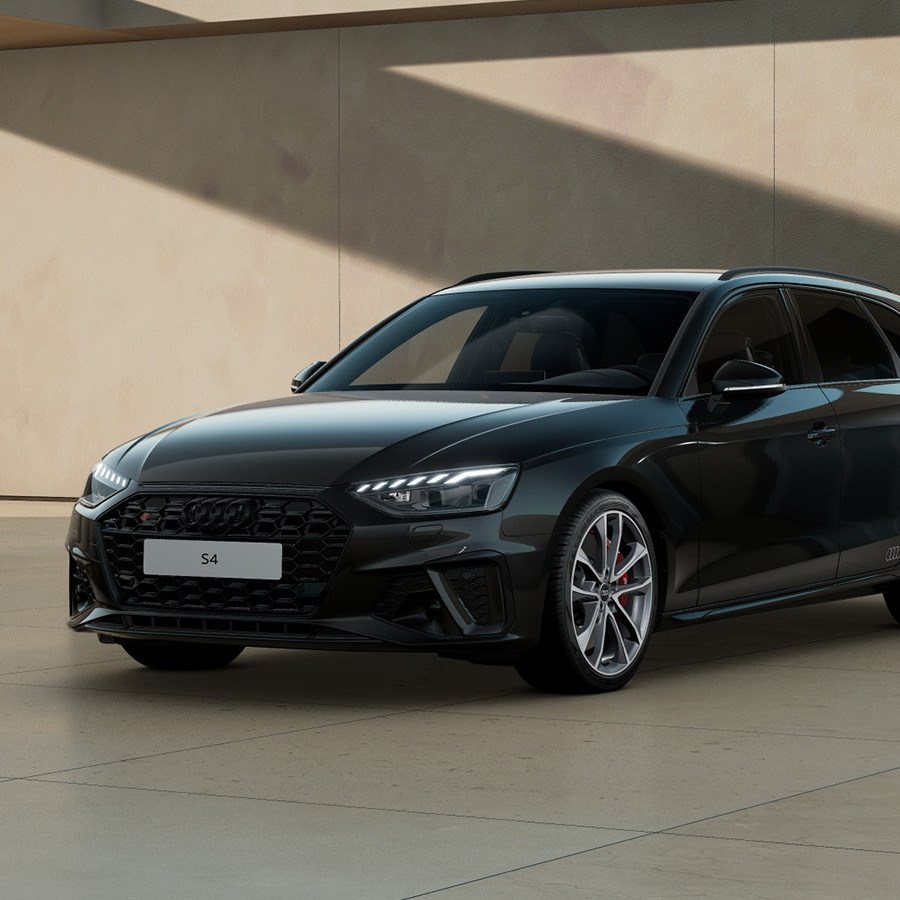 Schwarzer Audi S4 Avant seitliche Front