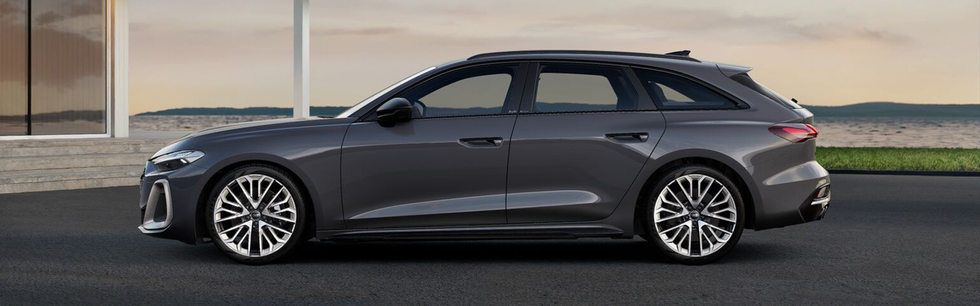 Audi S5 Avant in Magnetgrau seitliche Ansicht.