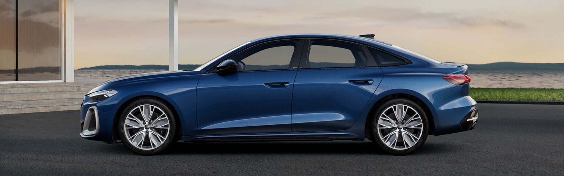 Audi S5 Limousine in Ascariblau Metallic von der Seite. 