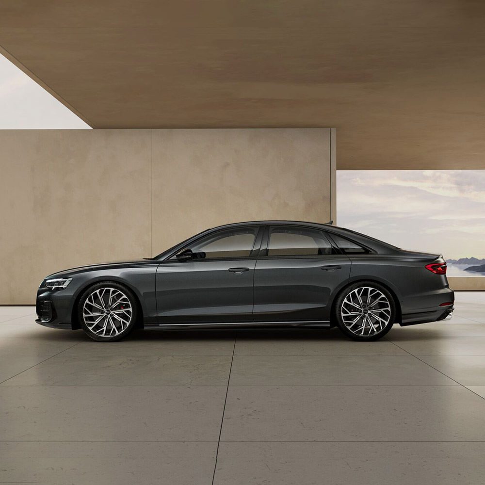 Audi S8 in Daytonagrau Perleffekt seitliche Ansicht. 