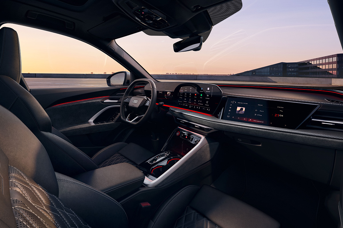 Das Interieur des neuen Audi SQ5 SUV mit dem Panorama-Display