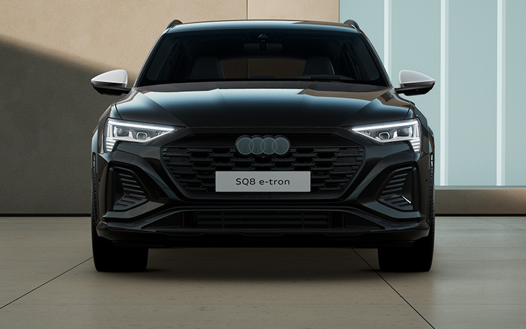 Frontansicht eines Audi SQ8 SUV e-tron 