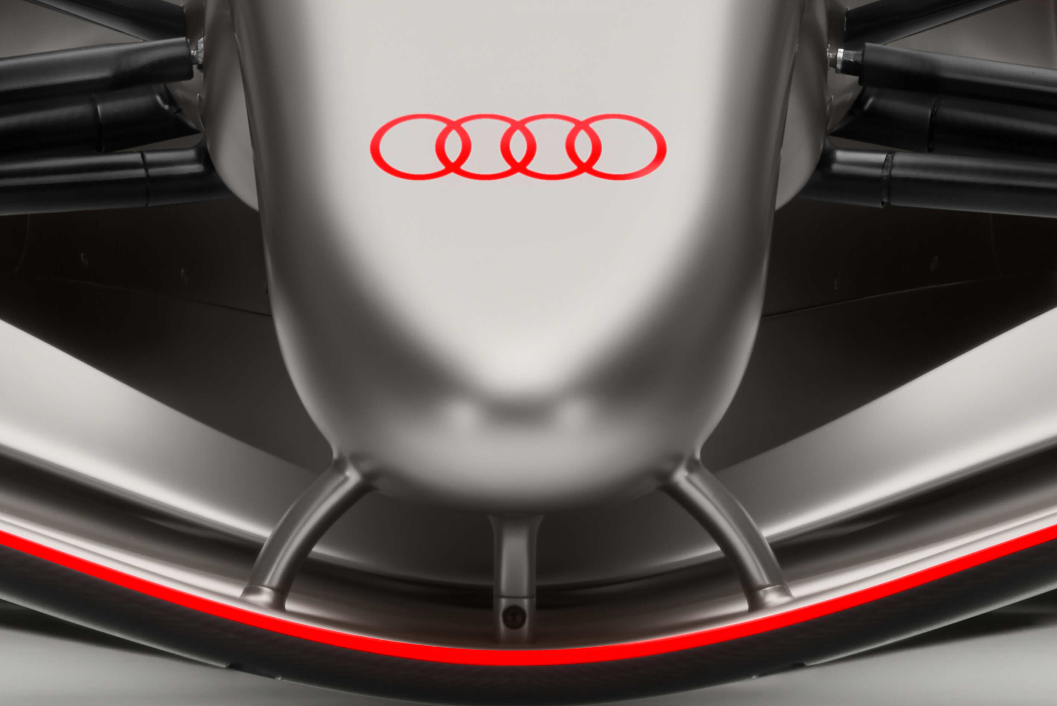Bild des Audi R26 Concept Schnauze mit Audi Ringen